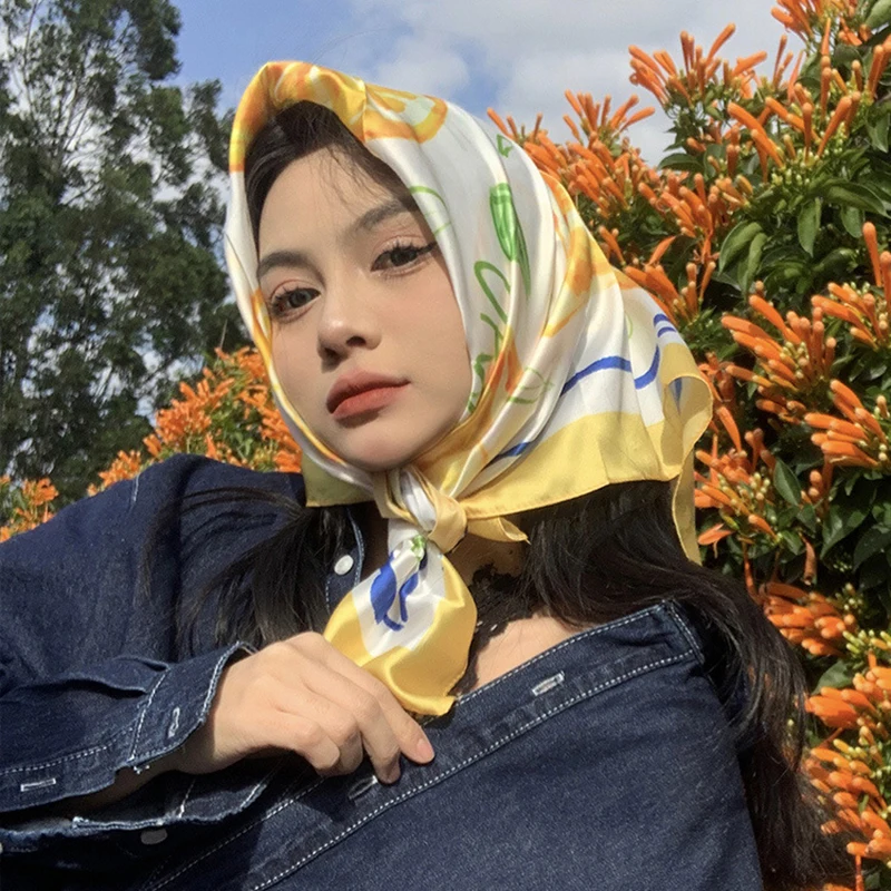 70cm Square Lemon Print Yellow - Ascot Neck Scarf avis et prix
