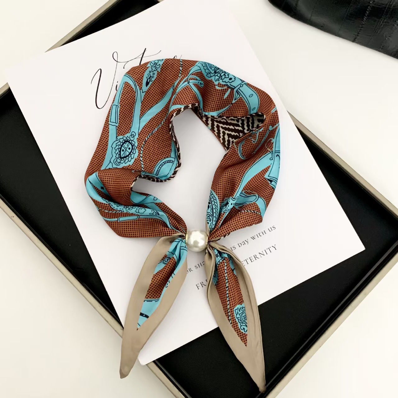 Korean Style Elegant Pearl Mag - Ascot Neck Scarf avis et prix