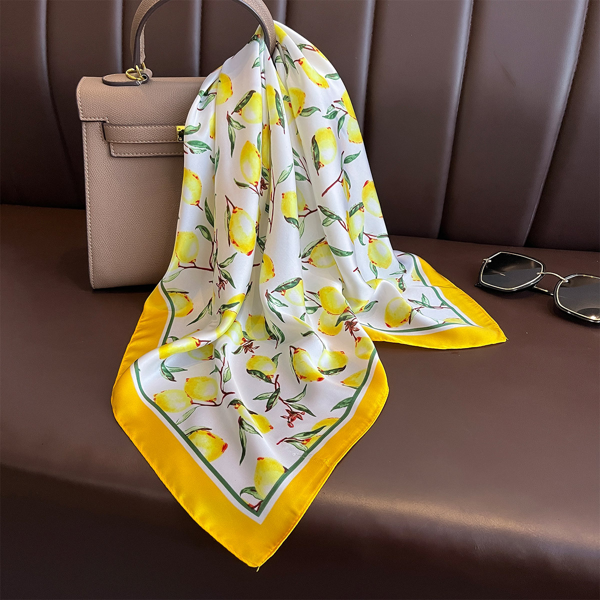 2025 New Yellow Lemon Print Sq - Ascot Neck Scarf avis et prix